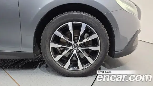 Volvo V40 Cross Country 2019 — ფოტო 20/31