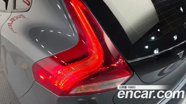 Volvo V40 Cross Country 2019 — ფოტო 31/31