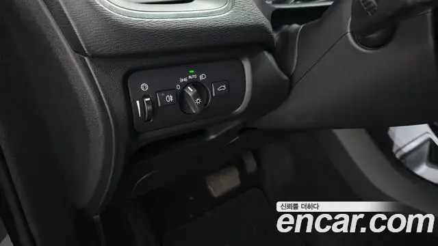 Volvo V40 Cross Country 2019 — ფოტო 27/31