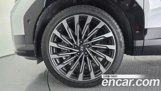 Hyundai Santa Fe 2023 — ფოტო 2/20