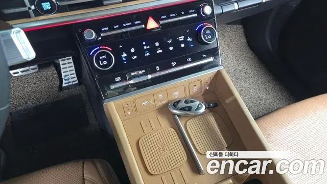 Hyundai Santa Fe 2023 — ფოტო 6/20