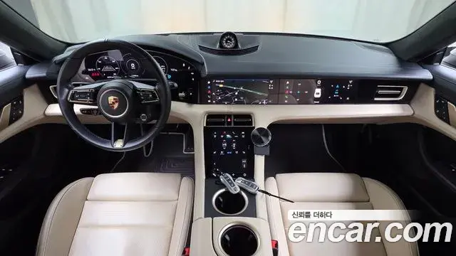 Porsche Taycan 2024 — Photo 13/36