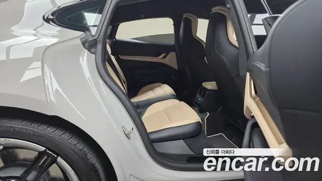 Porsche Taycan 2024 — Photo 16/36