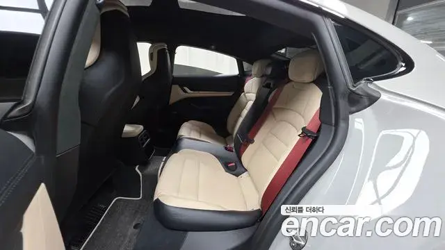 Porsche Taycan 2024 — Photo 25/36