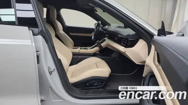 Porsche Taycan 2024 — Photo 8/36
