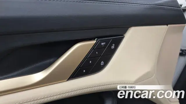 Porsche Taycan 2024 — Photo 33/36