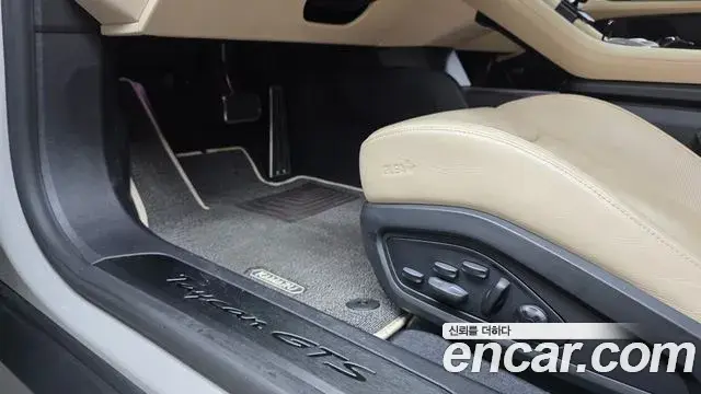 Porsche Taycan 2024 — Photo 17/36