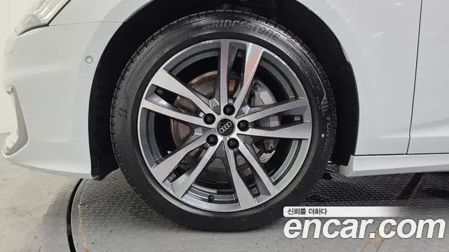Audi A6 2023 — Photo 19/31