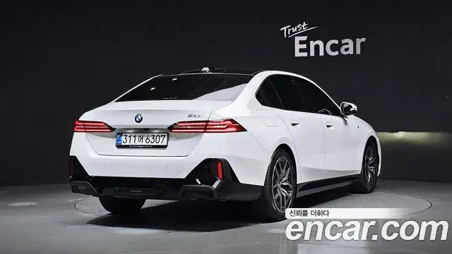 BMW 5 Series 2025 — Şəkil 21/30