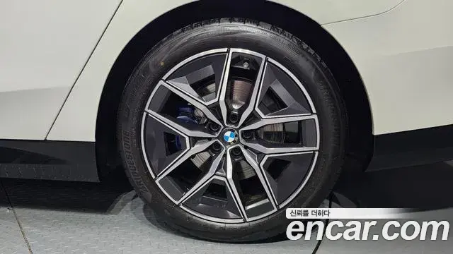 BMW 5 Series 2025 — Şəkil 15/30