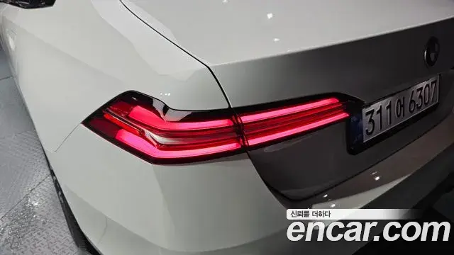 BMW 5 Series 2025 — Şəkil 23/30