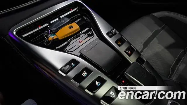 Mercedes-Benz AMG GT 2021 — Фото 8/20