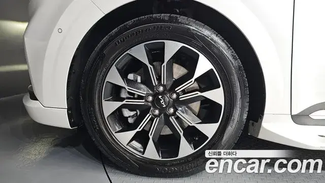 Kia Carnival 2021 — Фото 5/20