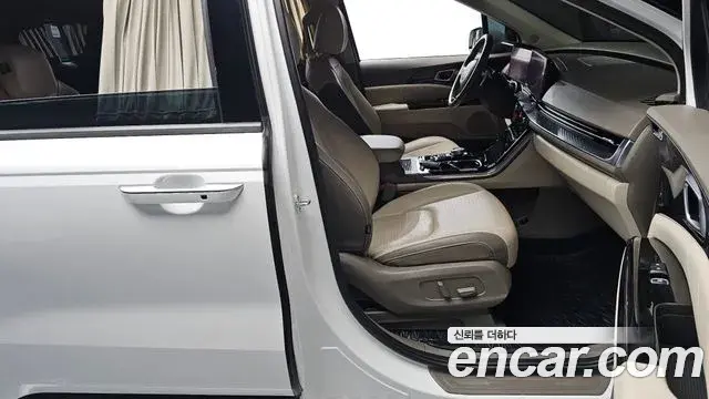Kia Carnival 2021 — Şəkil 31/32