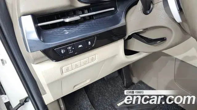 Kia Carnival 2021 — Şəkil 21/32