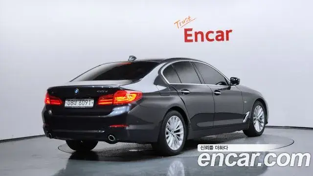BMW 5 Series 2018 — ფოტო 11/20