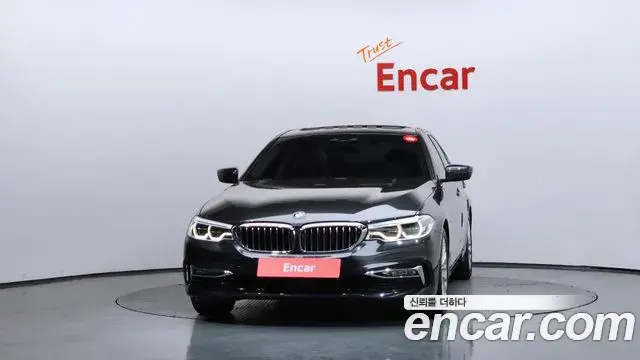 BMW 5 Series 2018 — ფოტო 14/20