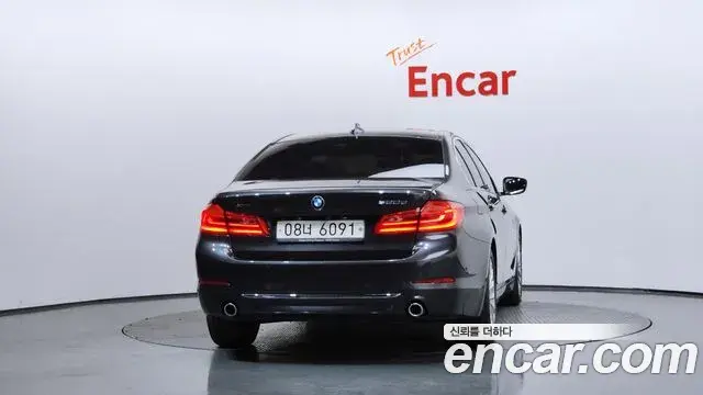 BMW 5 Series 2018 — ფოტო 12/20