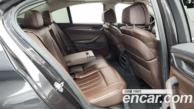 BMW 5 Series 2018 — ფოტო 10/20