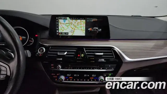 BMW 5 Series 2018 — ფოტო 20/20