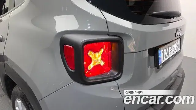 Jeep Renegade 2022 — Şəkil 9/32