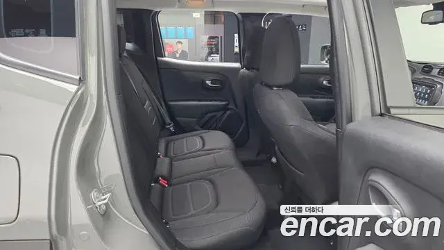 Jeep Renegade 2022 — Şəkil 23/32