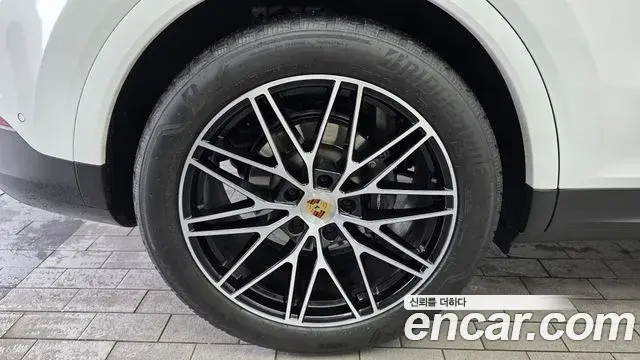 Porsche Cayenne 2024 — Photo 30/34