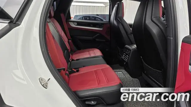 Porsche Cayenne 2024 — Photo 7/34