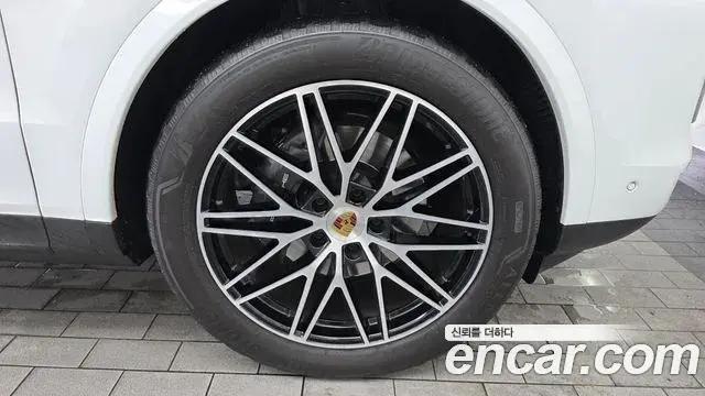 Porsche Cayenne 2024 — Photo 8/34