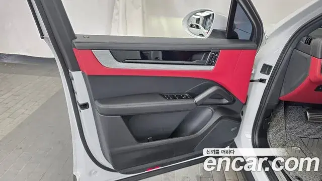 Porsche Cayenne 2024 — Photo 33/34
