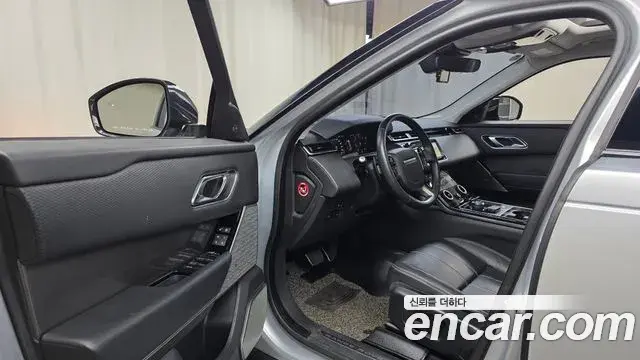 Land Rover Range Rover Velar 2018 — Şəkil 18/31