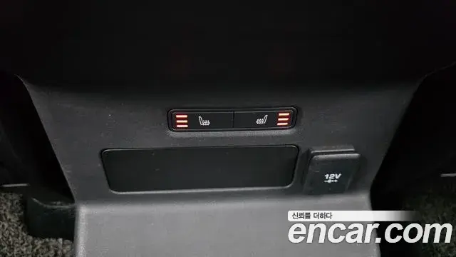 Land Rover Range Rover Velar 2018 — Şəkil 29/31