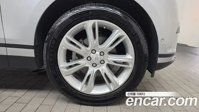 Land Rover Range Rover Velar 2018 — Şəkil 6/31