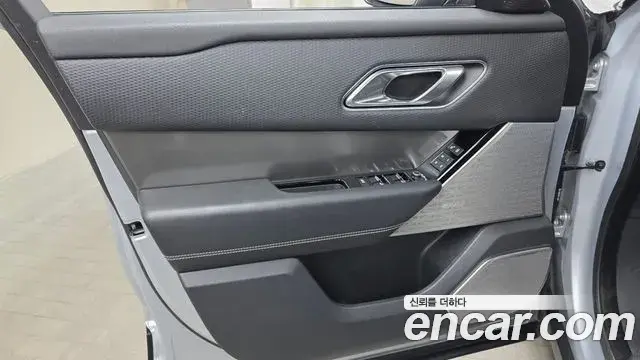 Land Rover Range Rover Velar 2018 — Şəkil 8/31