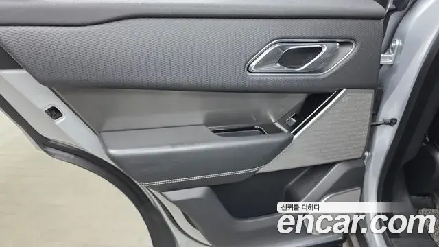 Land Rover Range Rover Velar 2018 — Şəkil 12/31