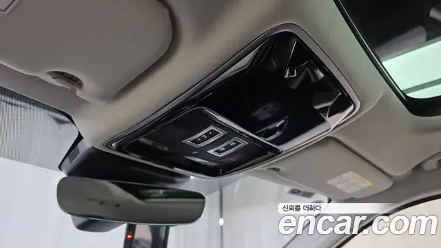 Land Rover Range Rover Velar 2018 — Şəkil 14/31