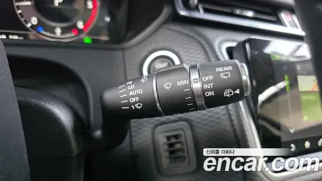 Land Rover Range Rover Velar 2018 — Şəkil 15/31
