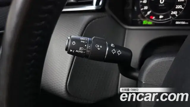 Land Rover Range Rover Velar 2018 — Şəkil 11/31