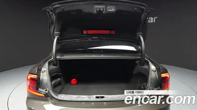 Volvo S90 2021 — Şəkil 13/20