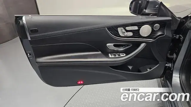 Mercedes-Benz E-Class 2018 — Şəkil 28/30
