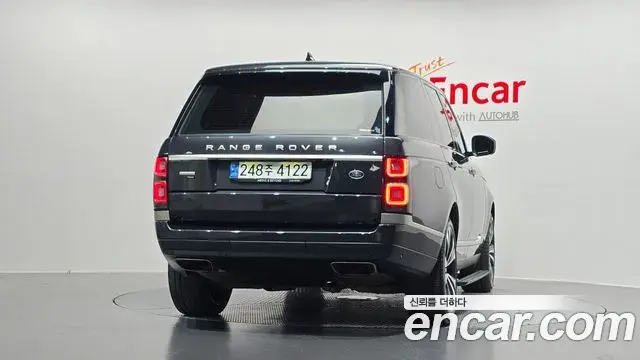 Land Rover Range Rover 2021 — ფოტო 1/33