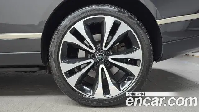 Land Rover Range Rover 2021 — ფოტო 21/33