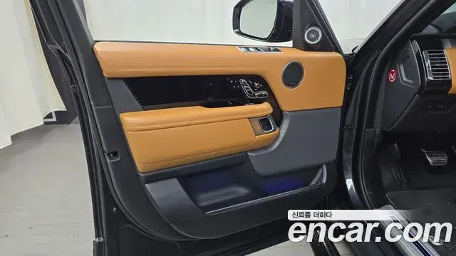 Land Rover Range Rover 2021 — ფოტო 18/33