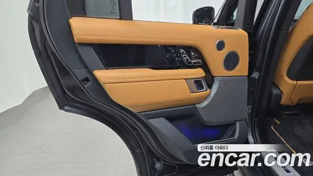 Land Rover Range Rover 2021 — ფოტო 16/33