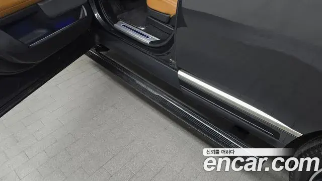 Land Rover Range Rover 2021 — ფოტო 32/33