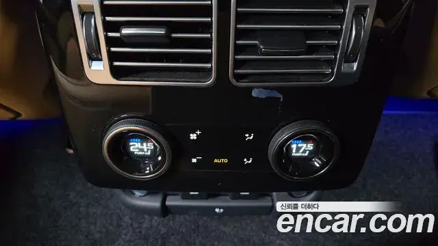 Land Rover Range Rover 2021 — ფოტო 12/33