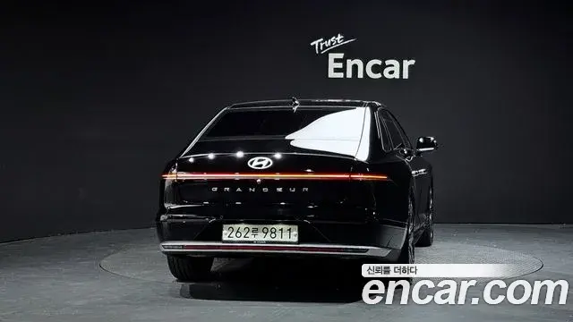 Hyundai Grandeur Hybrid 2023 — ფოტო 30/34