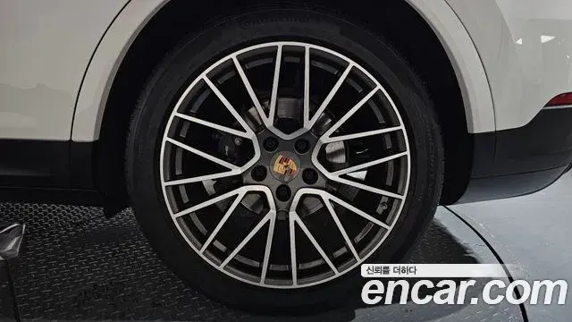 Porsche Cayenne 2022 — ფოტო 34/35