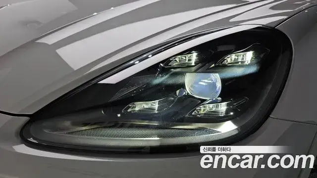 Porsche Cayenne 2022 — ფოტო 14/35