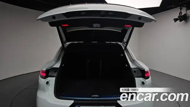 Porsche Cayenne 2022 — ფოტო 29/35